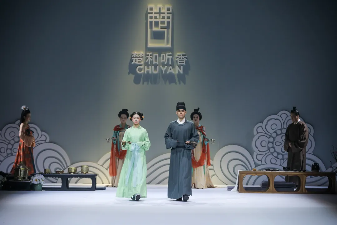 趋势 | 2021秋冬中国国际时装周十大流行趋势
