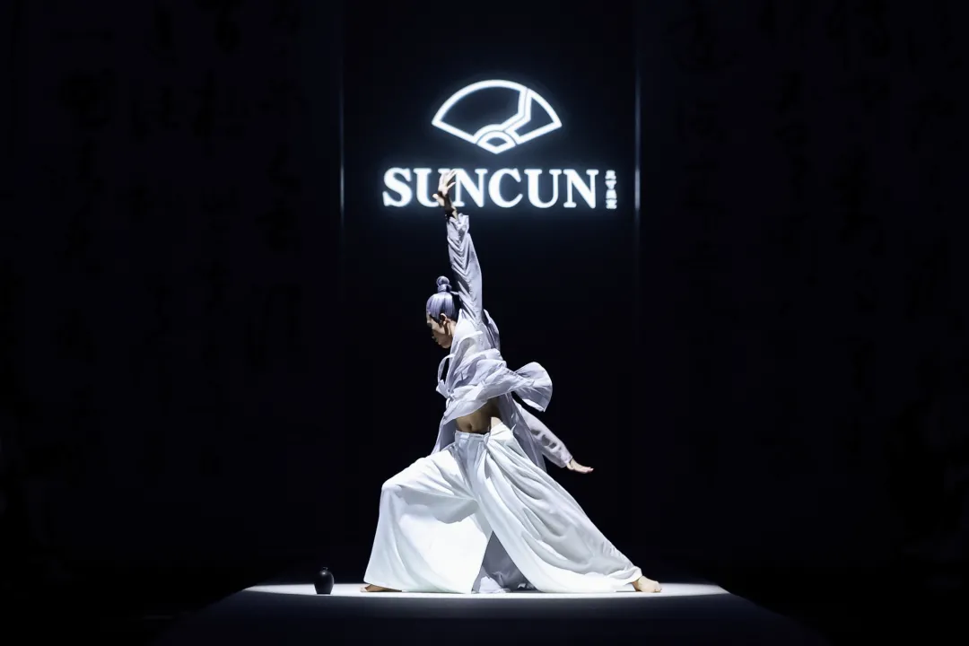 趋势 | 2021秋冬中国国际时装周十大流行趋势