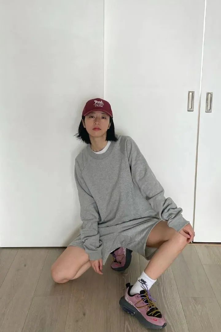 针织衫+短裙,衬衫+直筒裤,假期出游这么穿太美了
