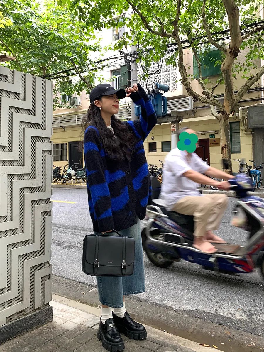 针织衫+短裙,衬衫+直筒裤,假期出游这么穿太美了