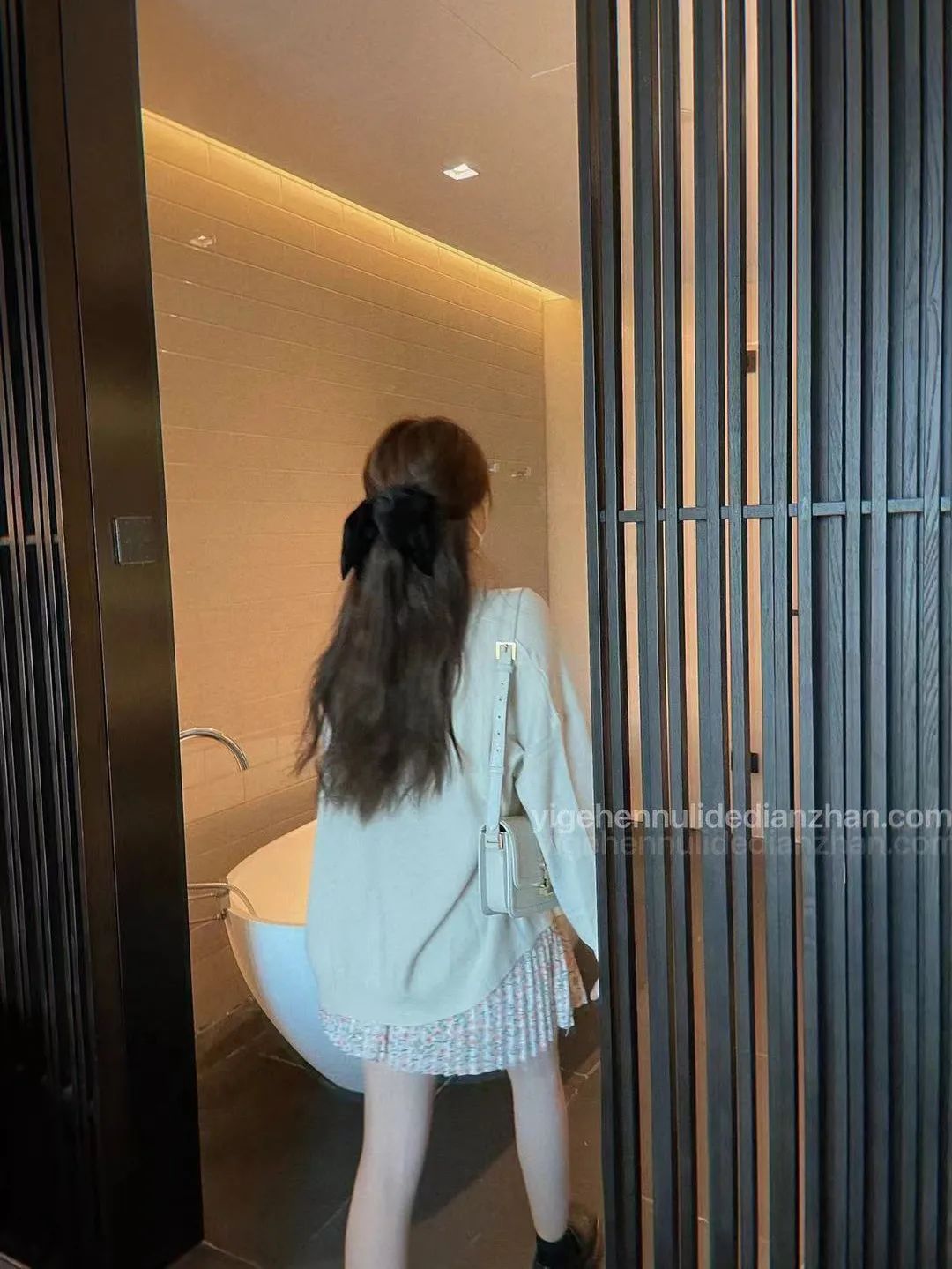 针织衫+短裙,衬衫+直筒裤,假期出游这么穿太美了