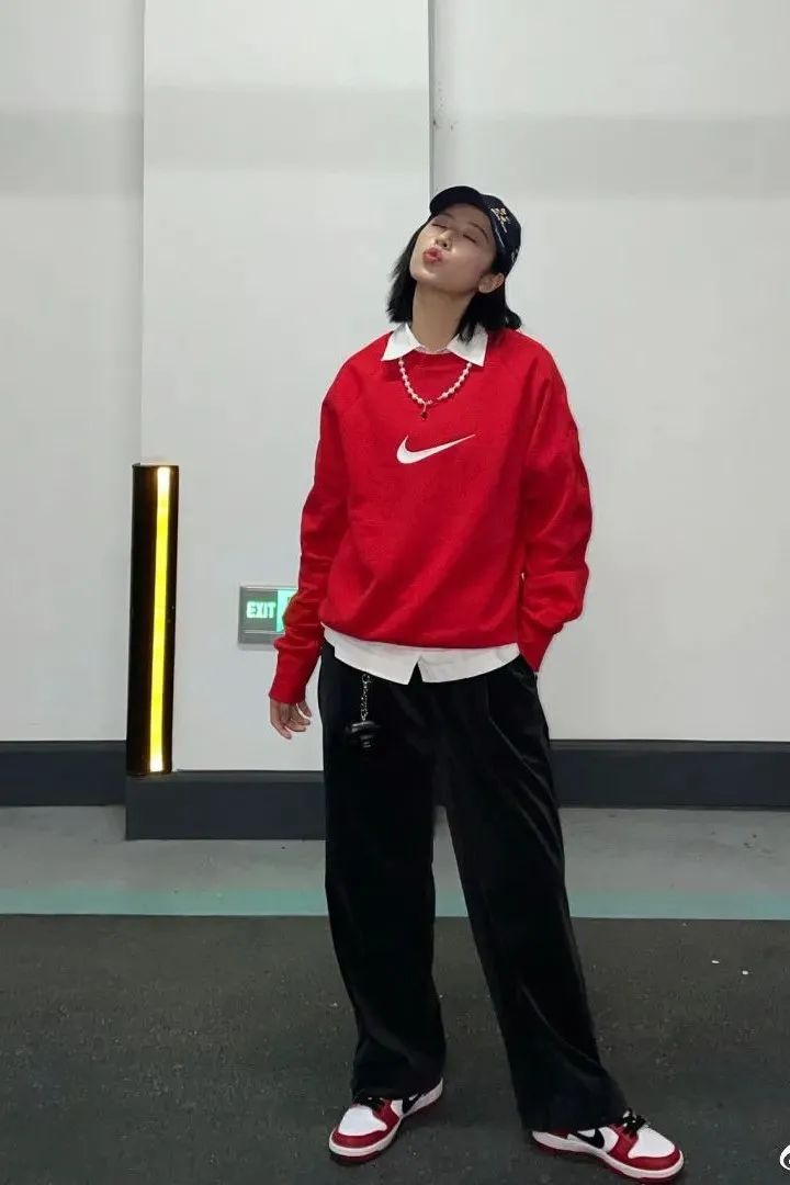 针织衫+短裙,衬衫+直筒裤,假期出游这么穿太美了