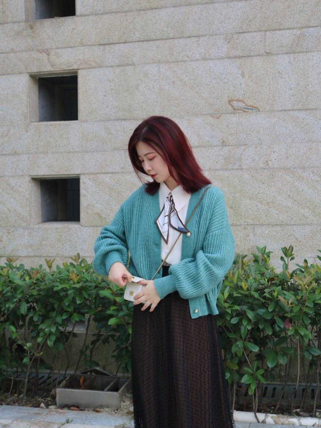 针织衫怎么穿才好看?试试这4种搭配方式,让你美到骨子里