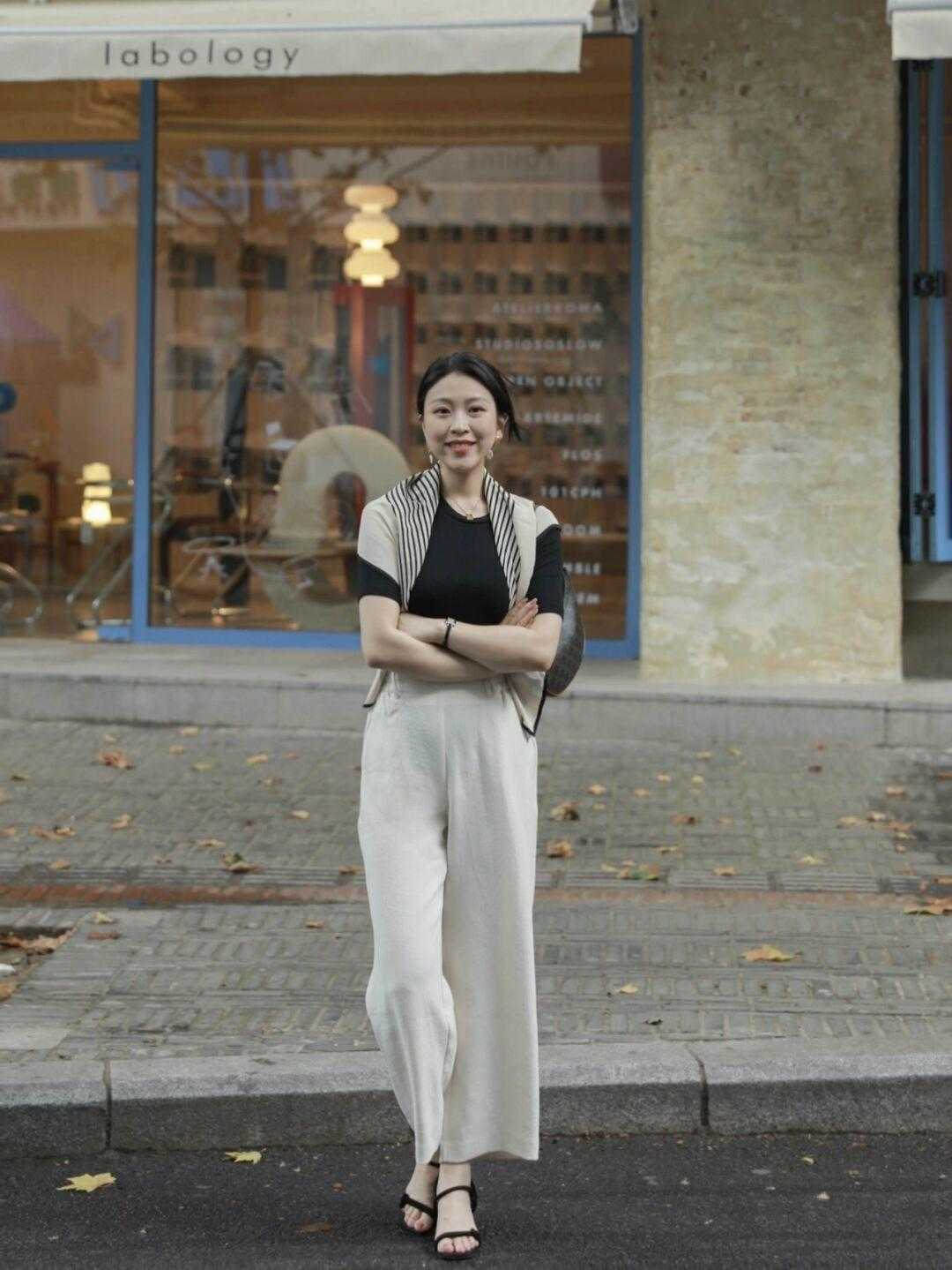 30岁~45岁的女性秋季穿搭分享,针织衫配直筒九分裤,显瘦又减龄