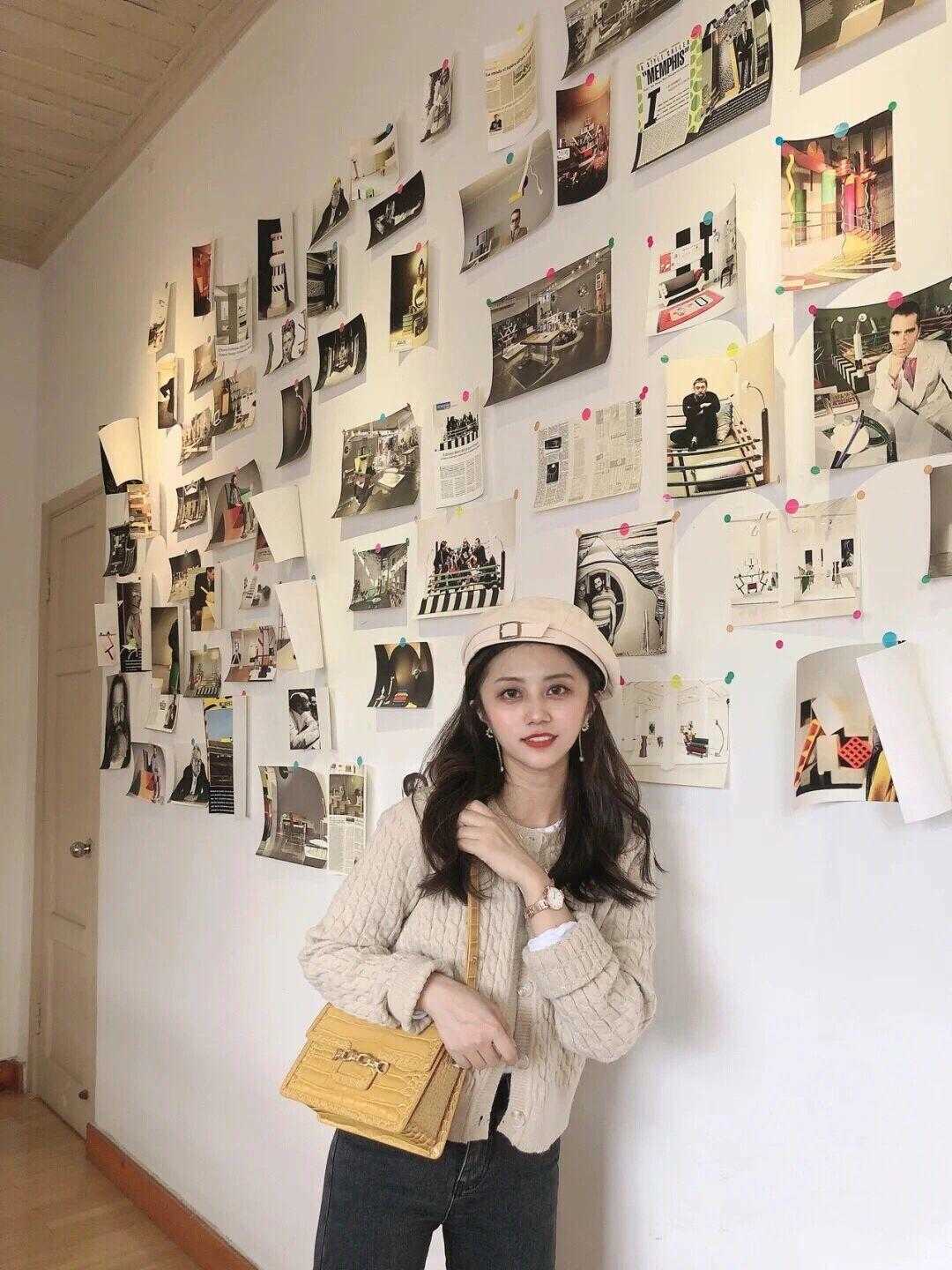秋天穿搭温度与风度并存,毛衣开衫搭配九分裤保暖舒适,漂亮大气