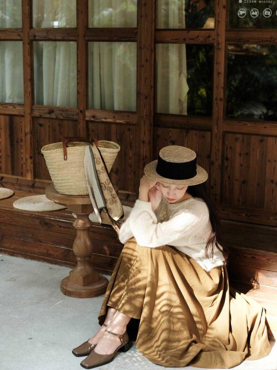 秋季,怎么穿针织毛衣?搭配半身裙或牛仔裤,拒绝土气的穿搭方法