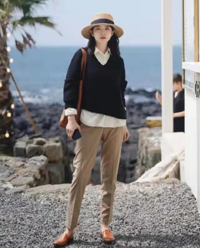 深秋毛衣怎么穿才会时尚又保暖?学会这几种穿搭组合,一秒变达人