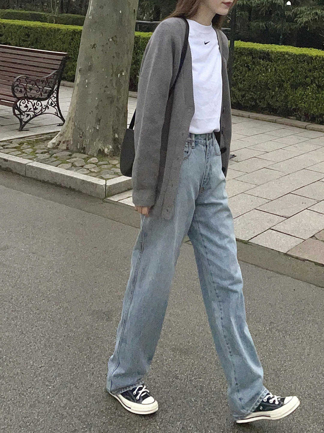 入秋冬外套不知如何选?一件针织衫外套就够了,简直太洋气了