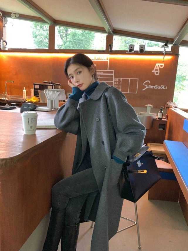 秋冬季,黑色针织毛衣搭配牛仔裤简约洋气,适合普通女生,超好看