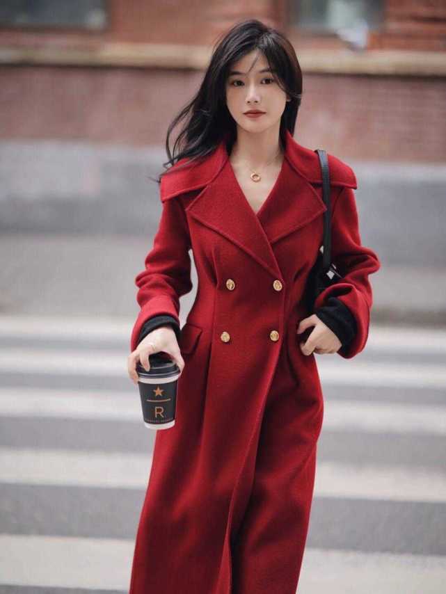 秋冬季,黑色针织毛衣搭配牛仔裤简约洋气,适合普通女生,超好看