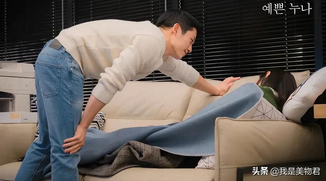 你穿白毛衣的样子,一定收到过许多封情书吧